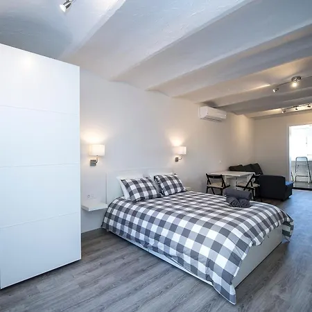 Sagrada Familia Apartment *